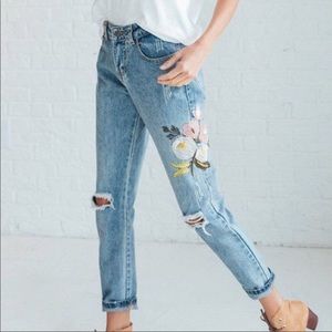 Embroidered boyfriend jeans